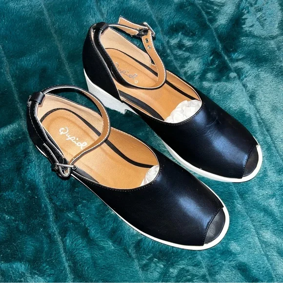 Qupid Selfie Platform Sandals - Picture 2 of 6